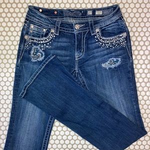 Miss Me Jeans Distressed Bling Boot Cut Jeans 27W
Inseam 34"